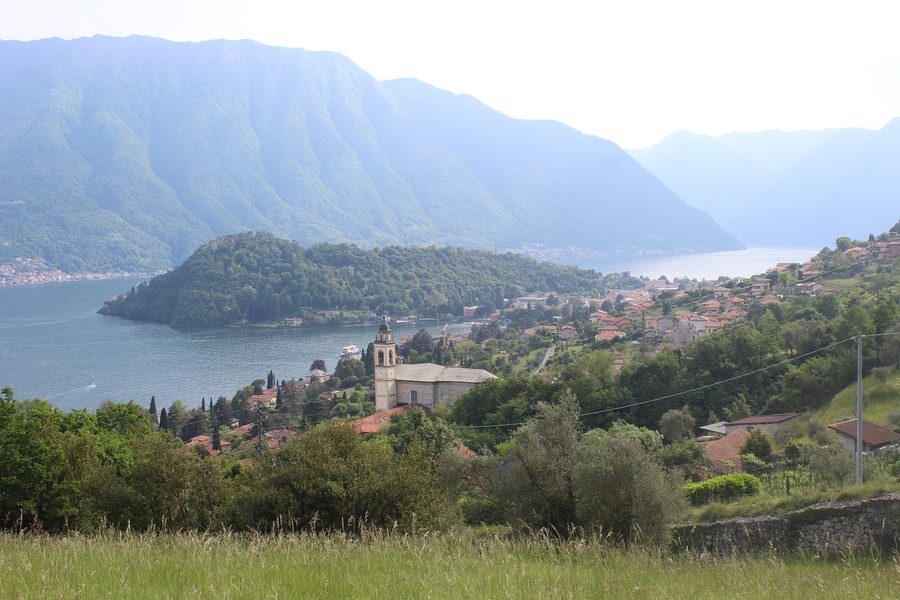 Ortsansicht von Mezzegra am Comer See in Italien
