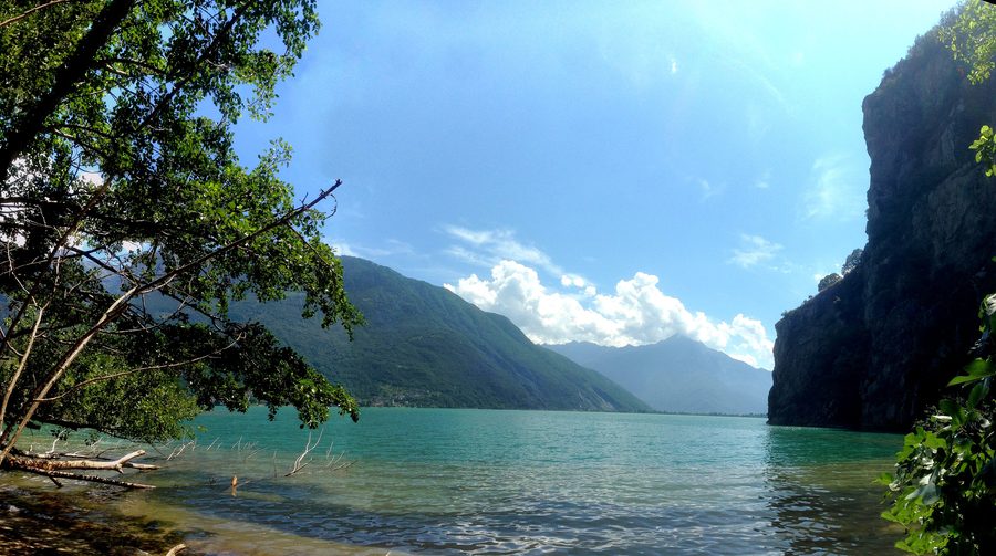 Panoramablick auf Sorico in der Provinz Como