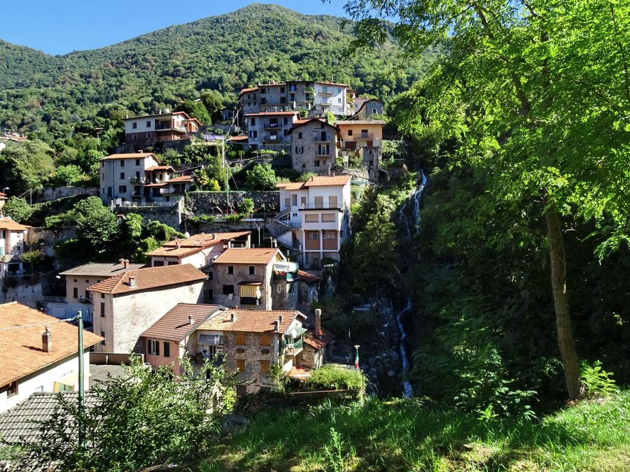 Orrido di Nesso mit Wasserlauf und Felsenschlucht am Comer See