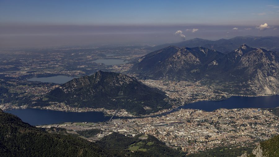 Lecco am Comer See mit Bergkulisse